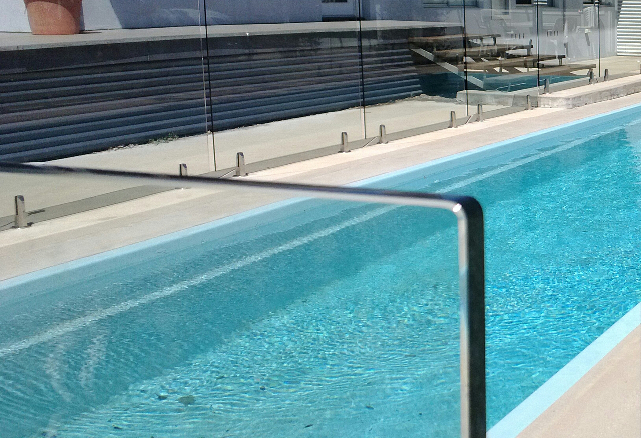 Frameless glass pool fence inspection